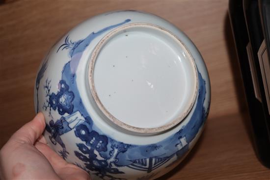 A Chinese blue and white bowl and sleeve vase Sleeve vase H.24cm